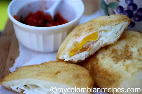  Arepa de Huevo: A Deliciously Crispy and Satisfying Colombian Breakfast Staple!