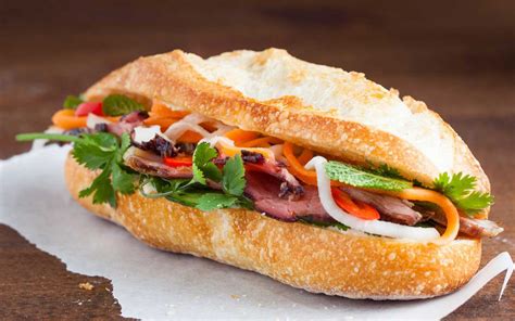  Bánh mì dê Zhongwei:  Sự kết hợp kỳ lạ giữa thịt dê nướng và bánh mì giòn rụm!