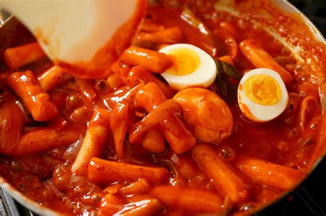  Ddeokbokki Cay: Ngon Chua Ngọt, Mềm Giòn Vừa Thơm Lừng Vừa Tươi Mát!