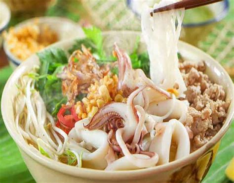  Hủ Tiếu Nướng: Món Ngon Mứt Tươi Thơm Lấp Lánh Dưới Sương Rừng