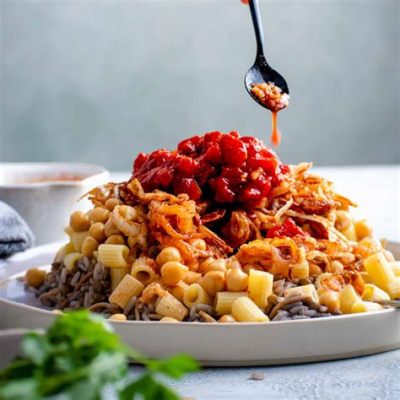  Koshari:  Một Món Ăn Phức Hợp Của Các Hương Vị Gia Tương Và Sự Phong Phú Của Rau Củ