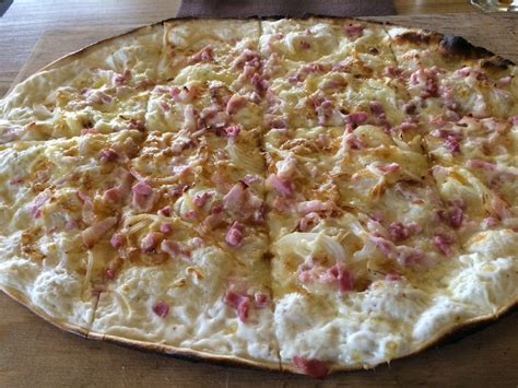  Tarte Flambée: Crispy, Thin Crust Meets Savory Delight in Strasbourg!